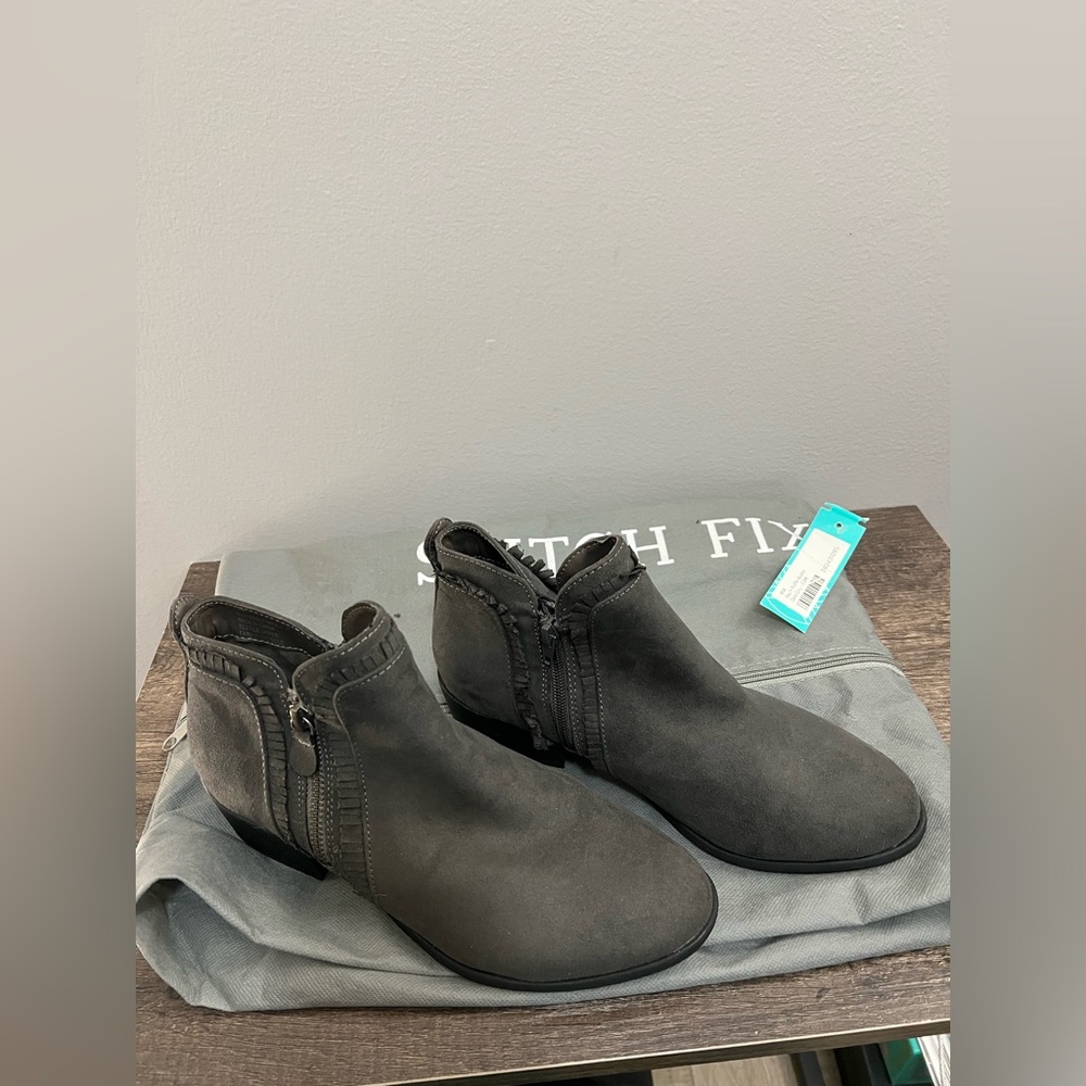MIA Charcoal vegan suede Ankle Booties size 7.5 NWT - Picture 2 of 8